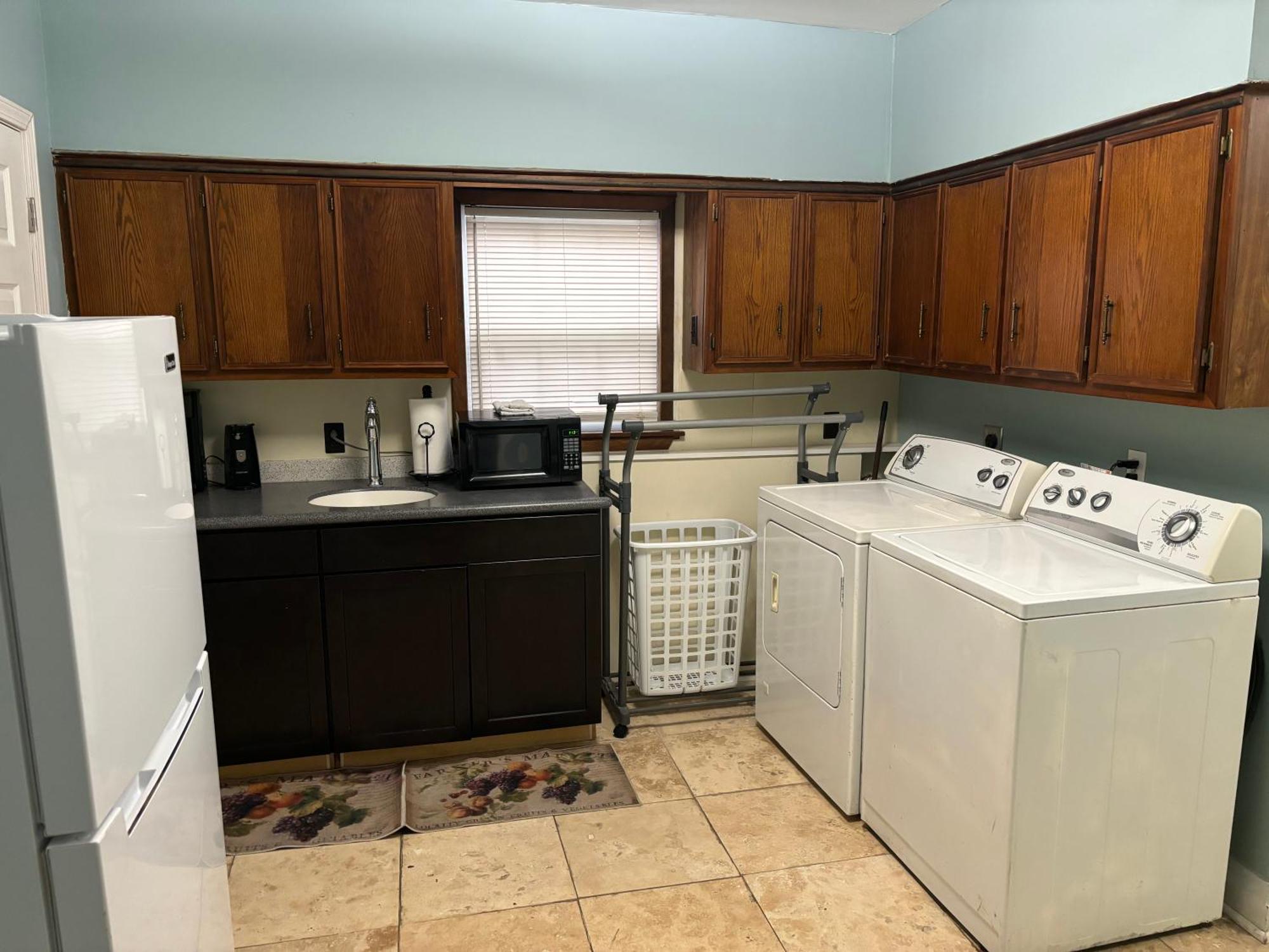 Apartment Cozy 2-bedroom Unit In Beautiful With Wifi, Ac