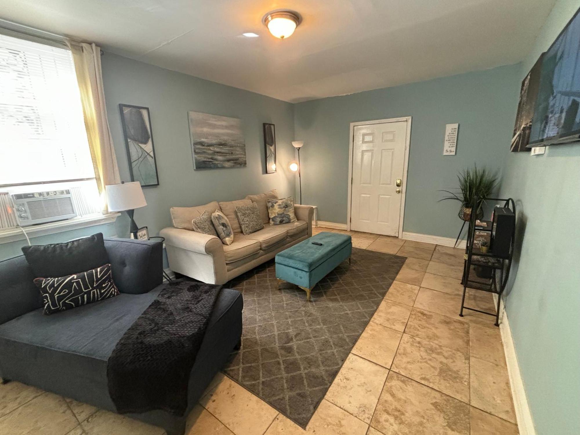 Cozy 2-bedroom Unit In Beautiful With Wifi, Ac *
